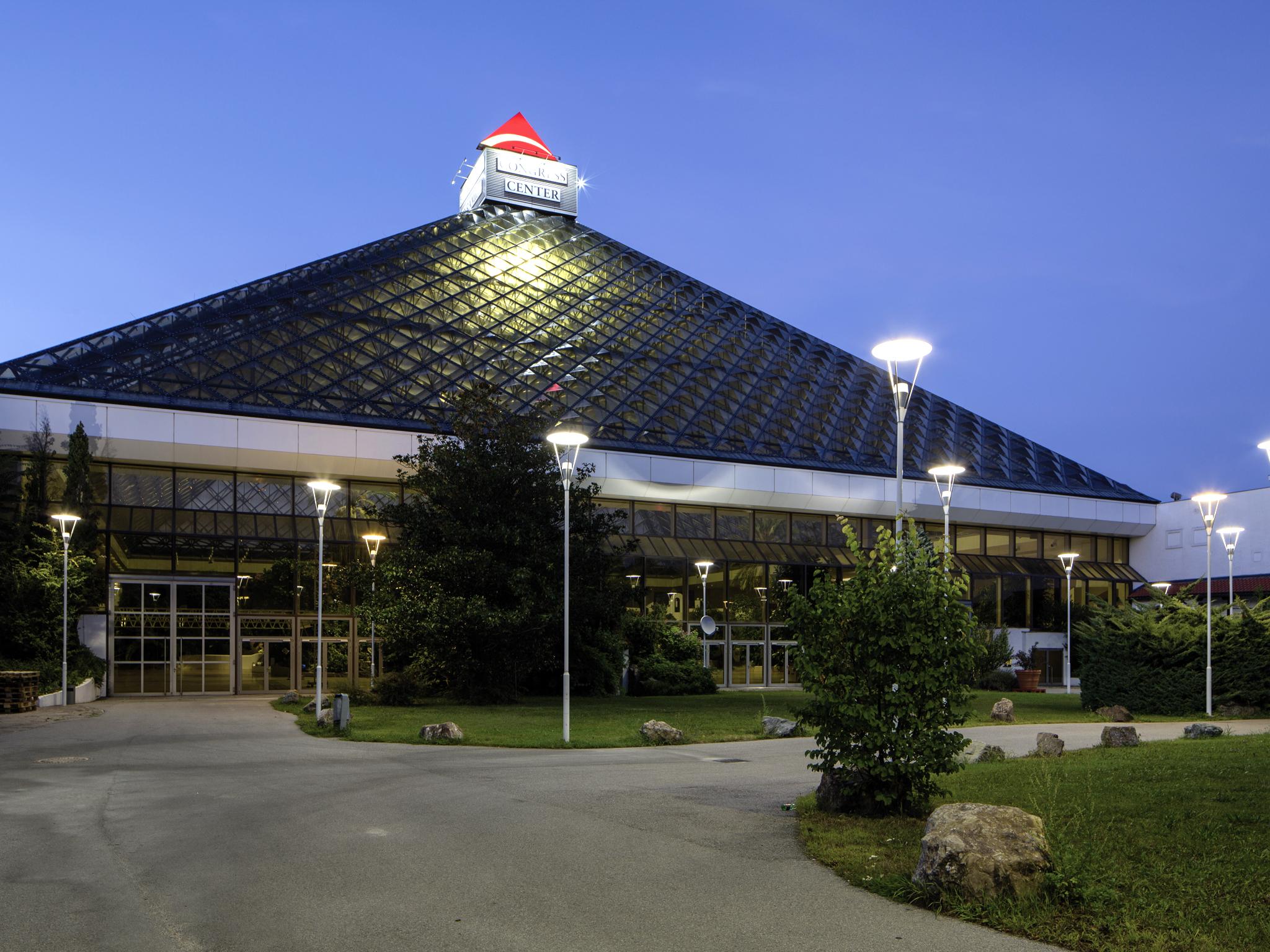 Eventhotel Pyramide Vösendorf Eksteriør billede